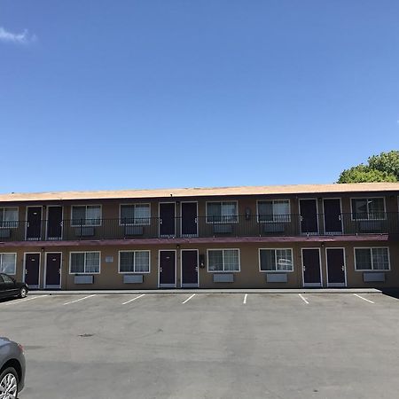 Economy Inn Модесто Экстерьер фото