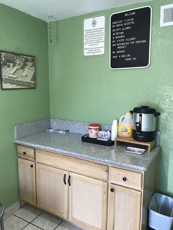 Economy Inn Модесто Экстерьер фото