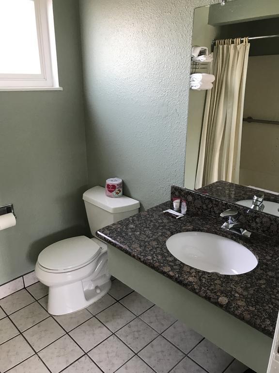 Economy Inn Модесто Экстерьер фото