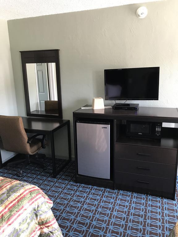 Economy Inn Модесто Экстерьер фото