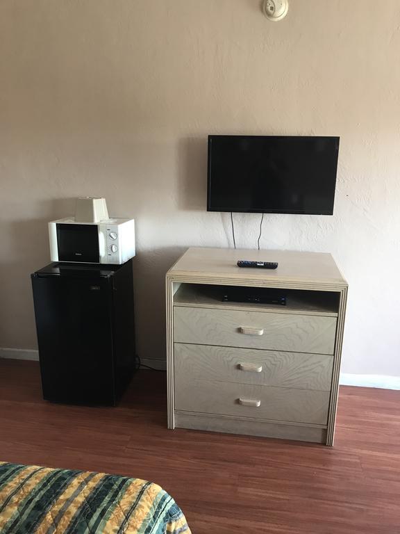 Economy Inn Модесто Экстерьер фото
